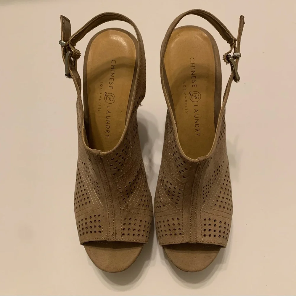 Chinese Laundry Beige Micro Suede Wedge Heel Women’s Size 8.5